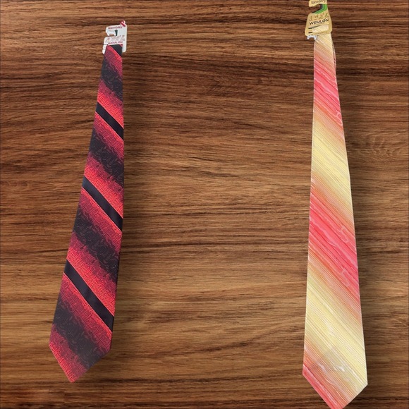 Vintage WEMLON by Wembley Necktie 100% Polyester Blend NOS Deadstock Stripe - Picture 1 of 7